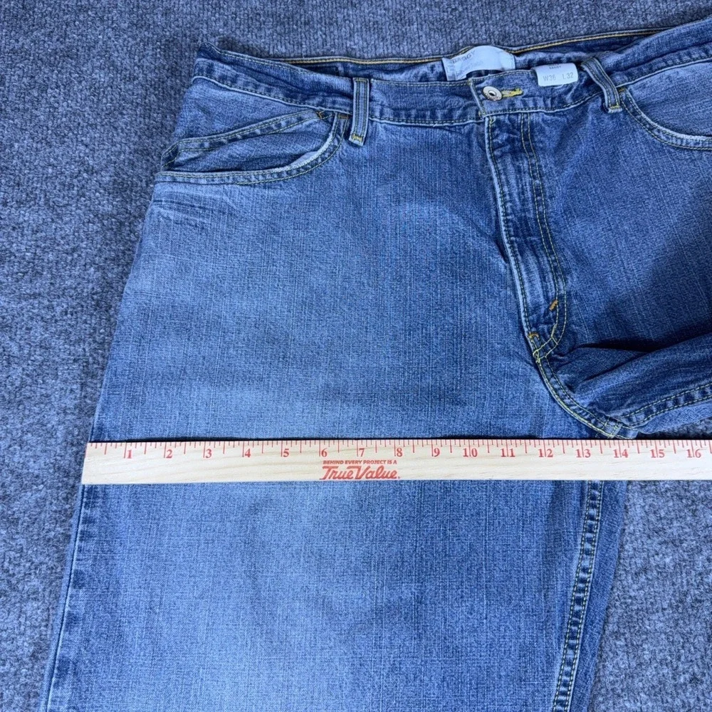 Levis small hole